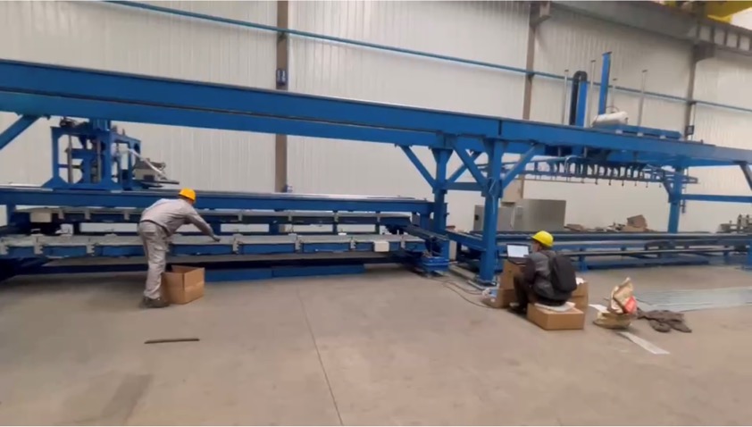 裝配式樓層板，自動(dòng)沖孔自動(dòng)鎖付生產(chǎn)線